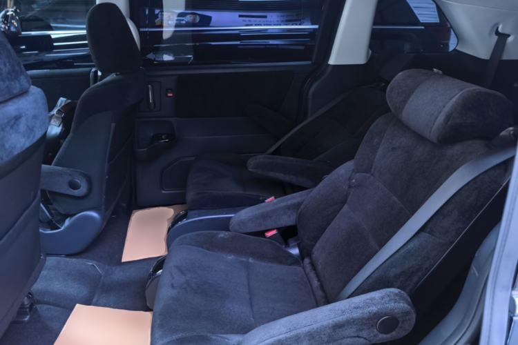 Used Honda Odyssey 2024 2.0L eHEV Sharp & Enjoy Edition Left Rear Seat