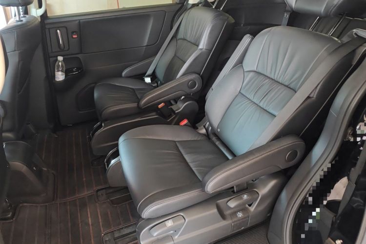 Used Honda Odyssey 2024 2.0L eHEV Sharp & Smart Edition Left Rear Seat