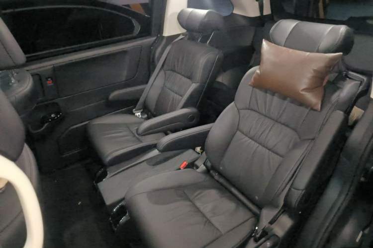 Used Honda Odyssey 2024 2.0L eHEV Sharp & Smart Edition Left Rear Seat