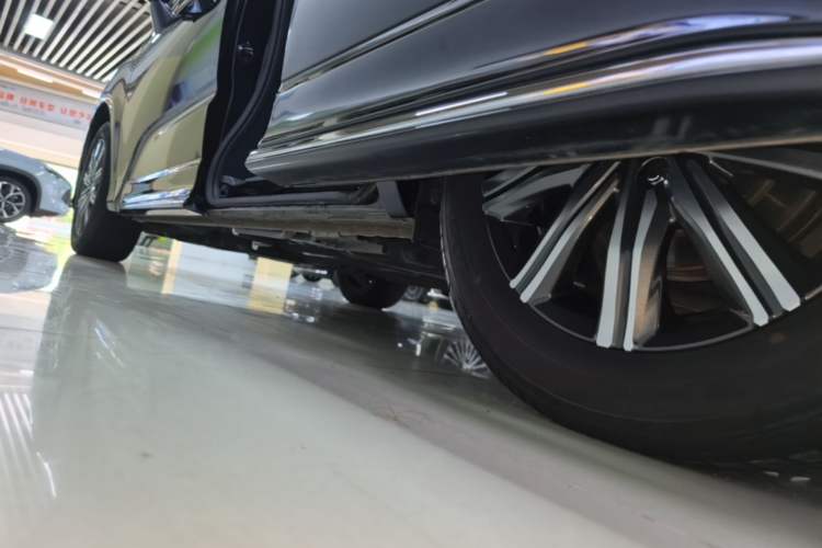 Used Honda Odyssey 2024 2.0L eHEV Sharp & Enjoy Edition Left Side Sill