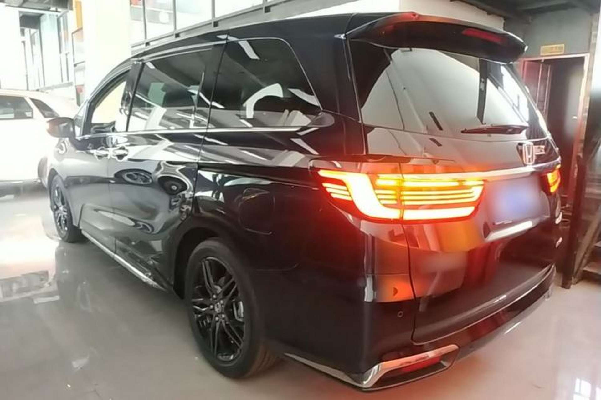 Used Honda Odyssey 2024 2.0L eHEV Sharp·Luxury Edition Rear Left 45 Deg