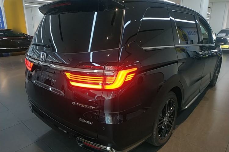 Used Honda Odyssey 2024 2.0L eHEV Sharp·Luxury Edition Rear Right 45 Deg
