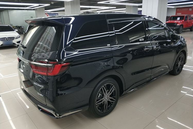 Used Honda Odyssey 2024 2.0L eHEV Sharp·Luxury Edition Rear Right 45 Deg