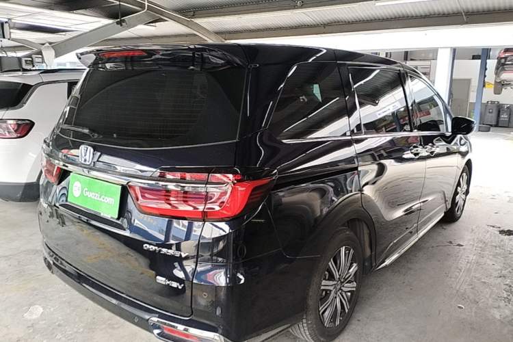 Used Honda Odyssey 2024 2.0L eHEV Sharp & Smart Edition Rear Right 45 Deg