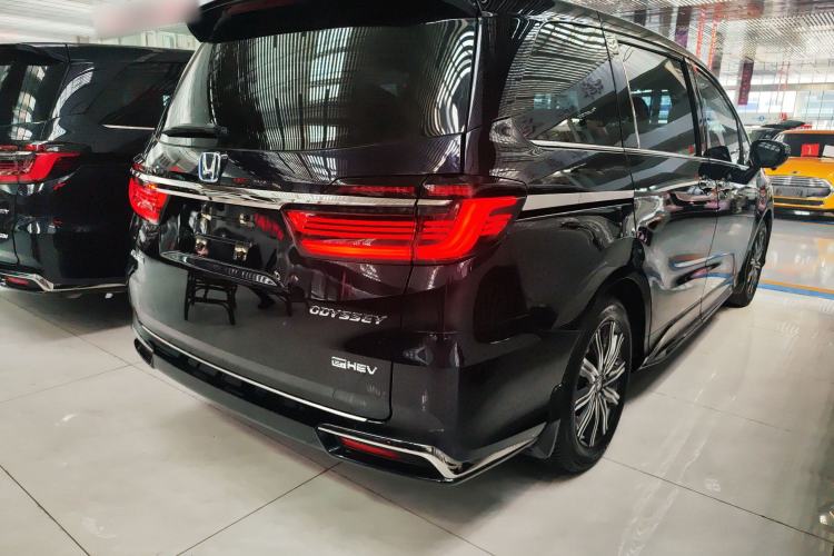 Used Honda Odyssey 2024 2.0L eHEV Sharp & Enjoy Edition Rear Right 45 Deg