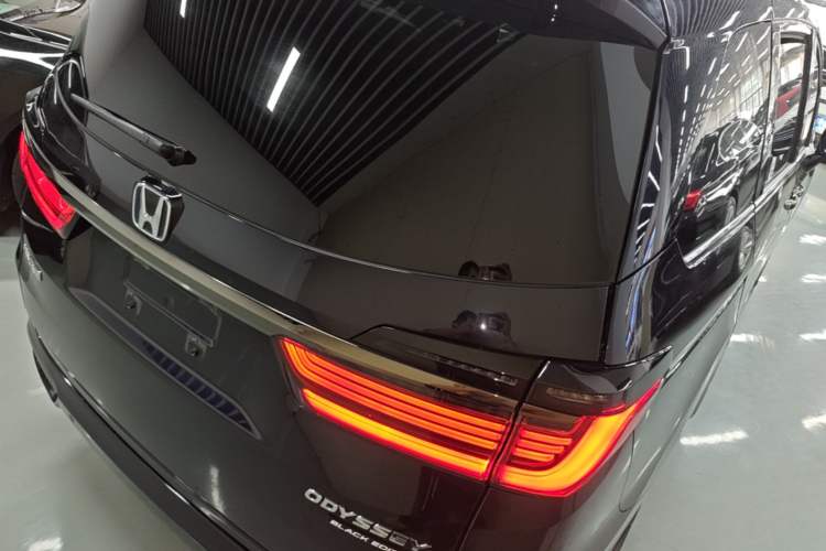 Used Honda Odyssey 2024 2.0L eHEV Sharp·Luxury Edition Rear Right 45 Deg