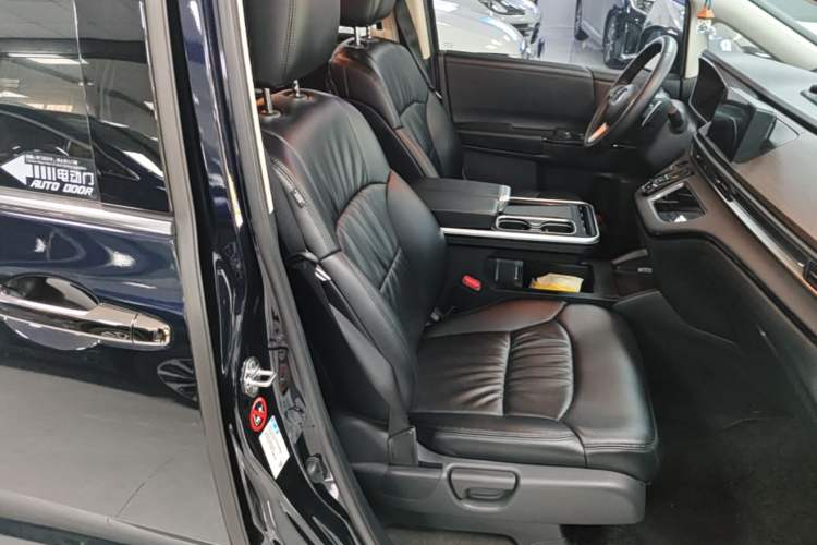 Used Honda Odyssey 2024 2.0L eHEV Sharp & Enjoy Edition Right Front Seat