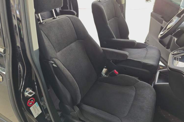 Used Honda Odyssey 2024 2.0L eHEV Sharp & Enjoy Edition Right Front Seat