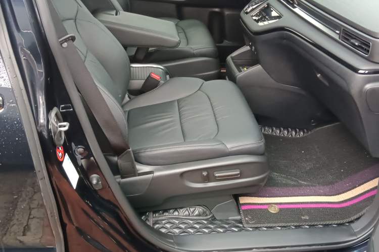 Used Honda Odyssey 2024 2.0L eHEV Sharp – Supreme Edition Right Front Seat