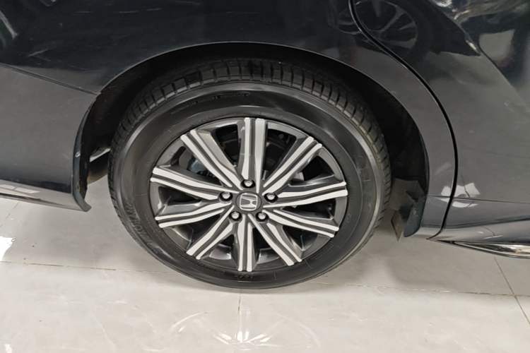 Used Honda Odyssey 2024 2.0L eHEV Sharp & Enjoy Edition Right Rear Wheel Hub