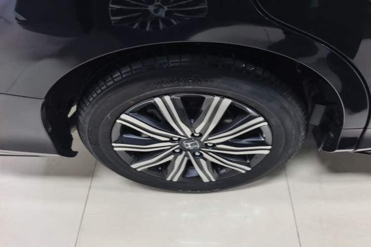 Used Honda Odyssey 2024 2.0L eHEV Sharp & Enjoy Edition Right Rear Wheel Hub