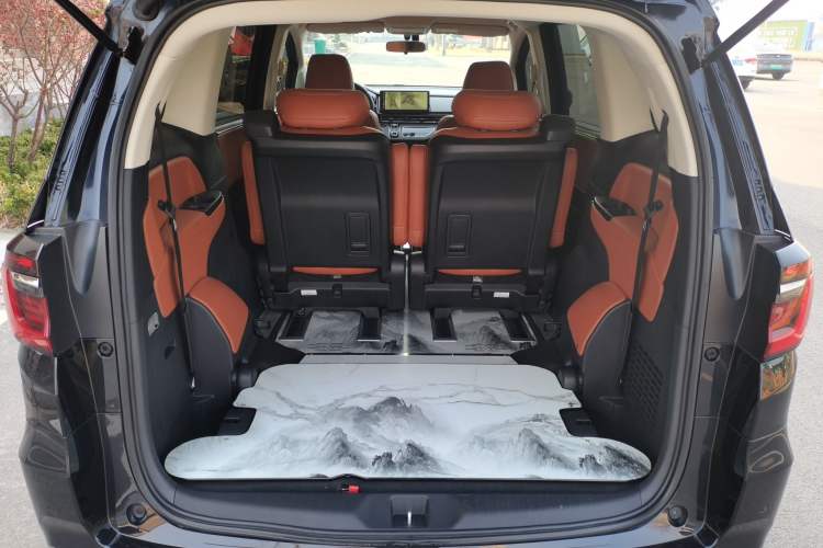 Used Honda Odyssey 2024 2.0L eHEV Sharp & Enjoy Edition Trunk