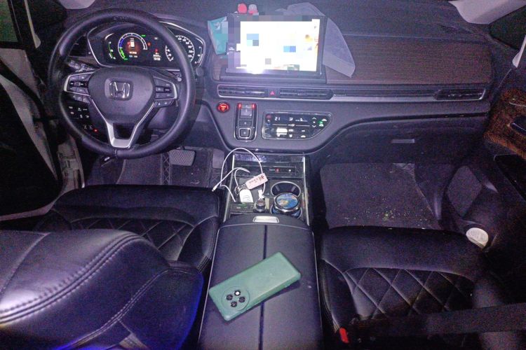 Used Honda Odyssey 2024 2.0L eHEV Sharp & Enjoy Edition Center Console