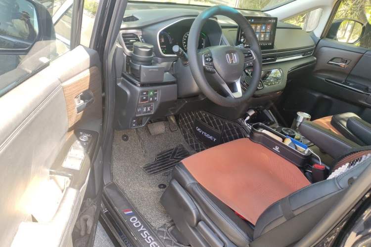 Used Honda Odyssey 2024 2.0L eHEV Sharp & Smart Edition Driver Seat