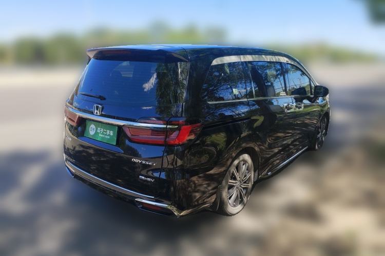 Used Honda Odyssey 2024 2.0L eHEV Sharp & Smart Edition Rear Right 45 Deg