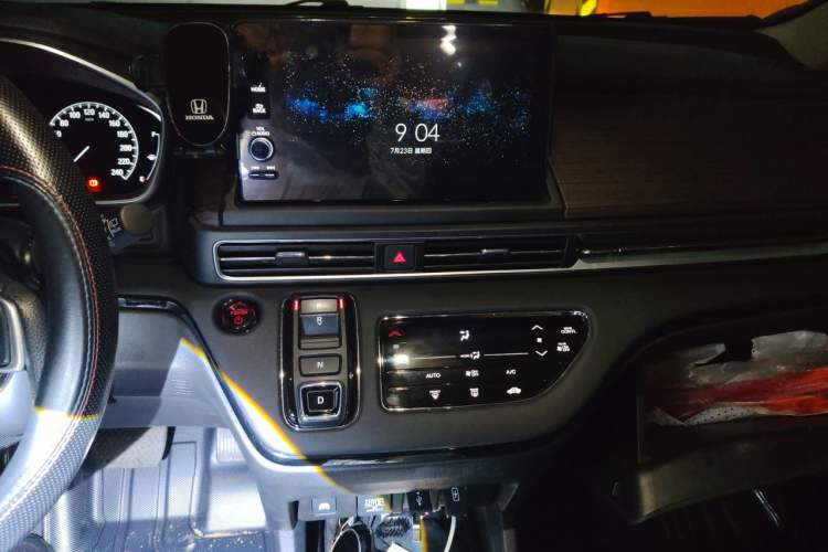 Used Honda Odyssey 2024 2.0L eHEV Sharp & Smart Edition Audio And AC Panel