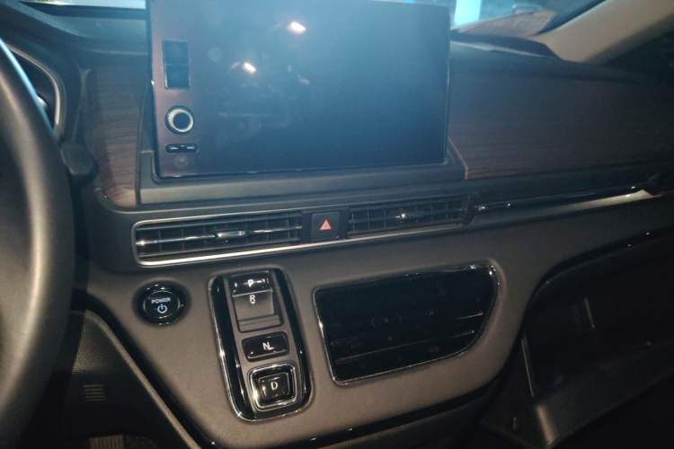 Used Honda Odyssey 2024 2.0L eHEV Sharp·Luxury Edition Audio And AC Panel