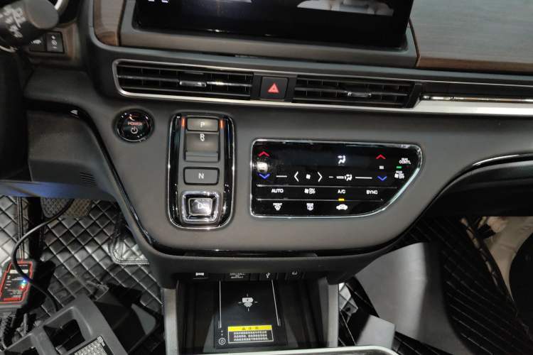 Used Honda Odyssey 2024 2.0L eHEV Sharp·Luxury Edition Audio And AC Panel