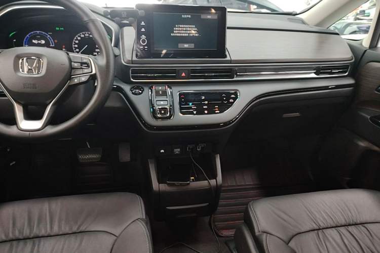 Used Honda Odyssey 2024 2.0L eHEV Sharp & Smart Edition Audio And AC Panel