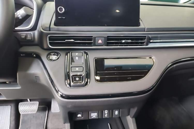 Used Honda Odyssey 2024 2.0L eHEV Sharp·Luxury Edition Audio And AC Panel