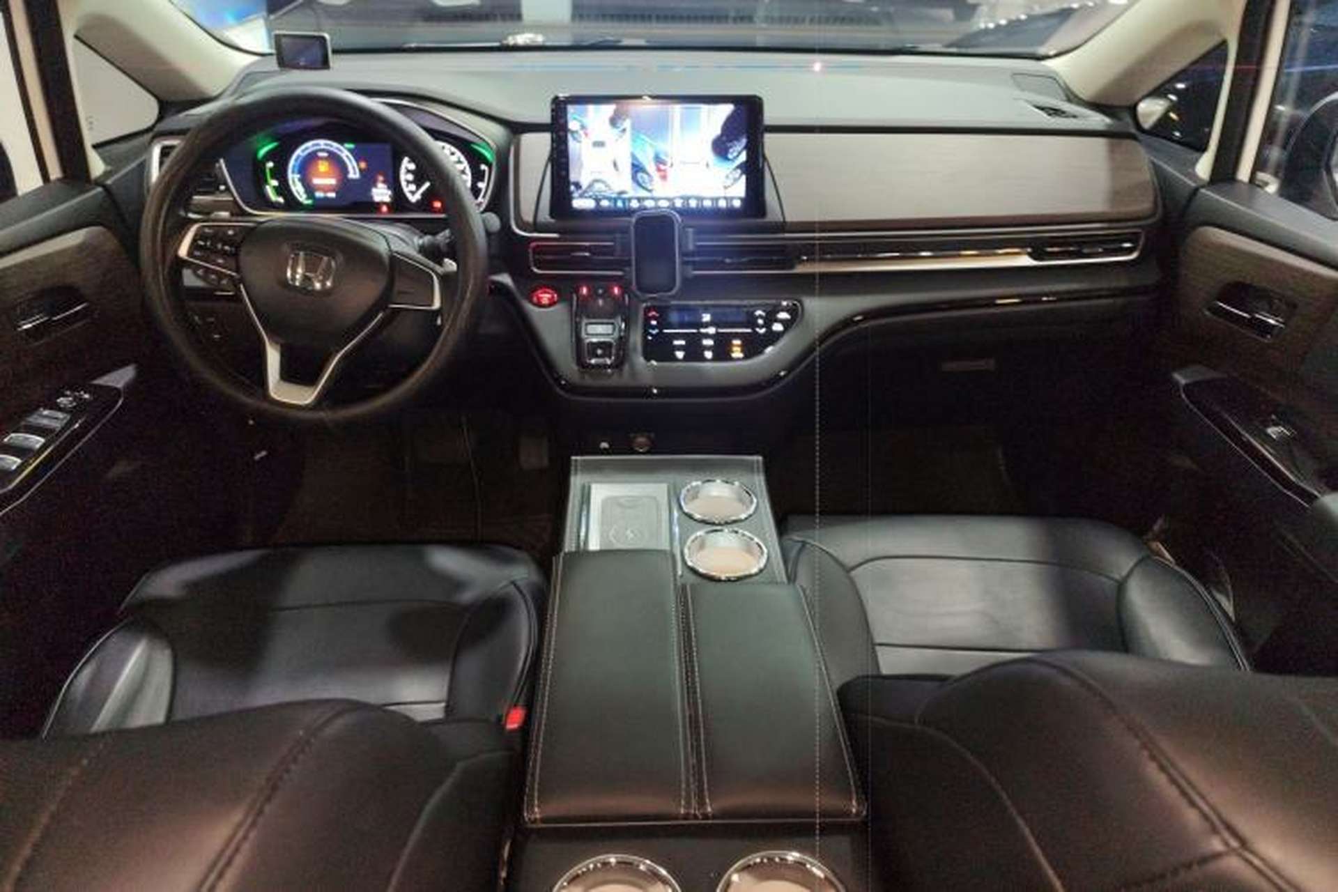 Used Honda Odyssey 2024 2.0L eHEV Sharp & Enjoy Edition Center Console