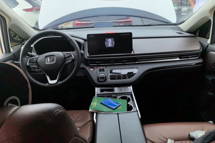 Used Honda Odyssey 2024 2.0L eHEV Sharp & Enjoy Edition Center Console