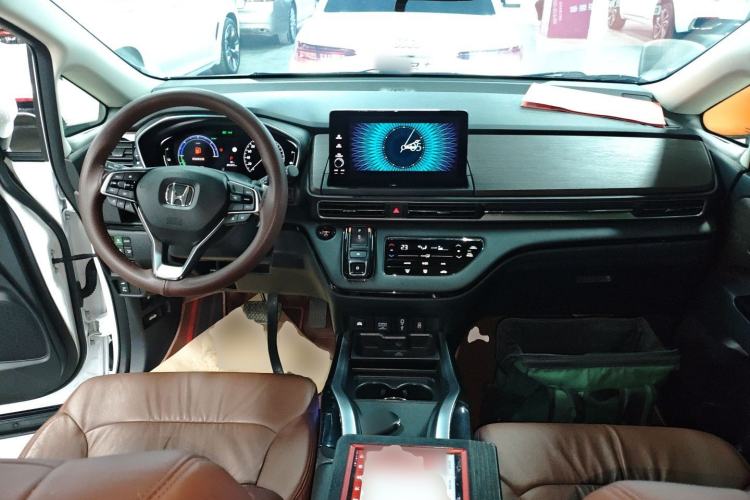 Used Honda Odyssey 2024 2.0L eHEV Sharp & Smart Edition Center Console