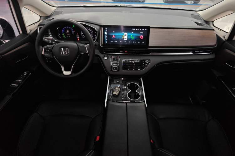 Used Honda Odyssey 2024 2.0L eHEV Sharp & Enjoy Edition Center Console