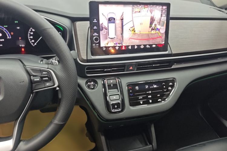 Used Honda Odyssey 2024 2.0L eHEV Sharp & Enjoy Edition Center Console