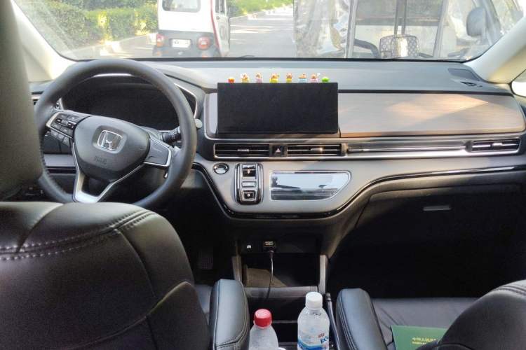 Used Honda Odyssey 2024 2.0L eHEV Sharp & Enjoy Edition Center Console