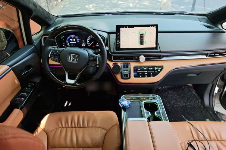 Used Honda Odyssey 2024 2.0L eHEV Sharp & Enjoy Edition Center Console