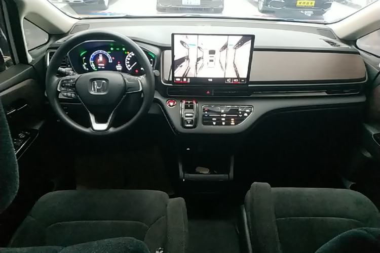 Used Honda Odyssey 2024 2.0L eHEV Sharp & Enjoy Edition Center Console