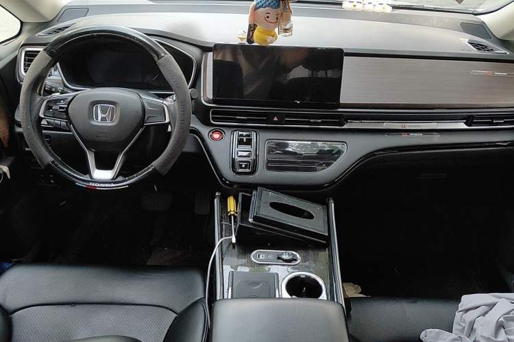 Used Honda Odyssey 2024 2.0L eHEV Sharp & Enjoy Edition Center Console