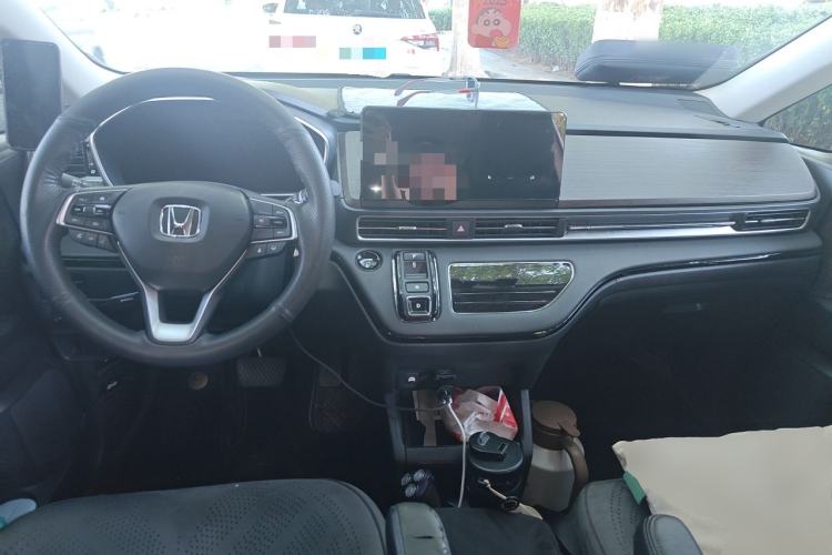 Used Honda Odyssey 2024 2.0L eHEV Sharp & Enjoy Edition Center Console