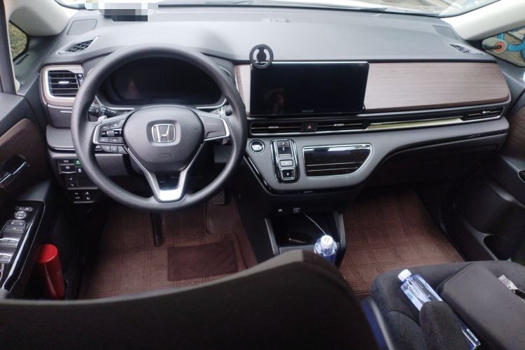 Used Honda Odyssey 2024 2.0L eHEV Sharp & Enjoy Edition Center Console
