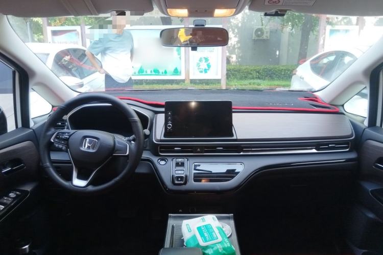 Used Honda Odyssey 2024 2.0L eHEV Sharp & Enjoy Edition Center Console