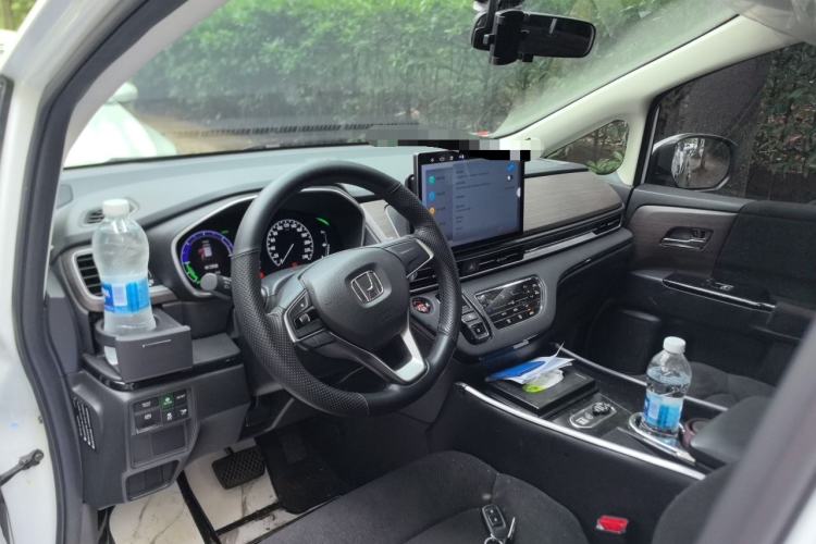 Used Honda Odyssey 2024 2.0L eHEV Sharp & Enjoy Edition Center Console