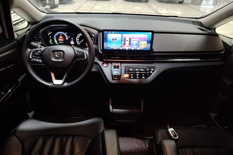 Used Honda Odyssey 2024 2.0L eHEV Sharp & Enjoy Edition Center Console