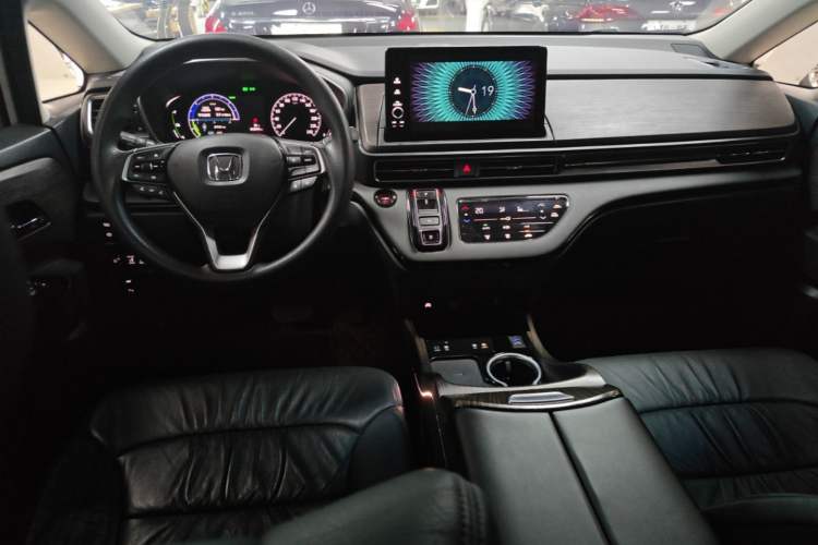 Used Honda Odyssey 2024 2.0L eHEV Sharp & Smart Edition Center Console