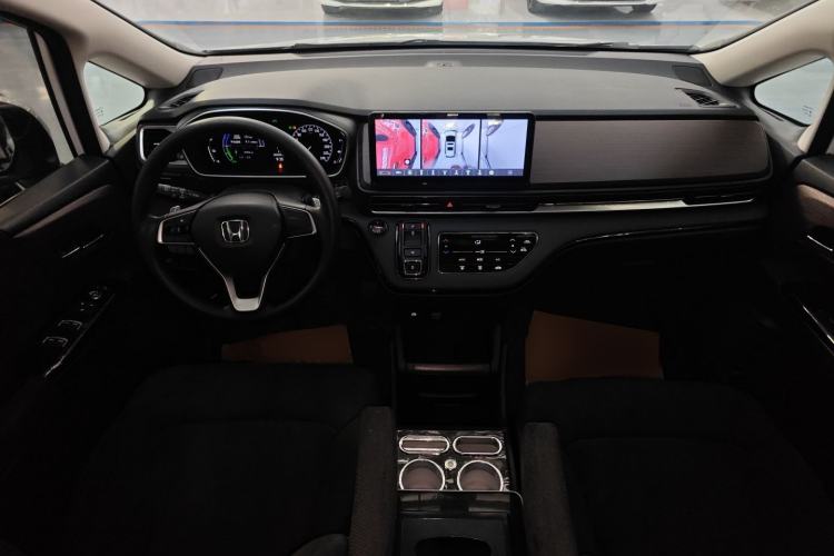 Used Honda Odyssey 2024 2.0L eHEV Sharp & Enjoy Edition Center Console