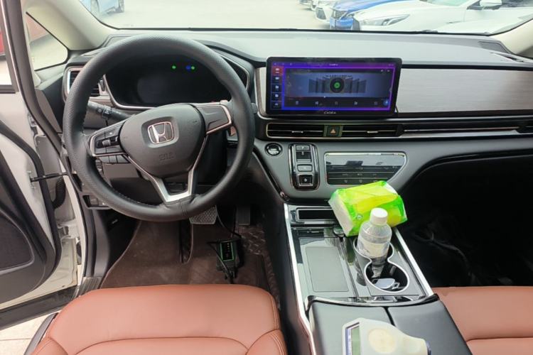 Used Honda Odyssey 2024 2.0L eHEV Sharp & Enjoy Edition Center Console