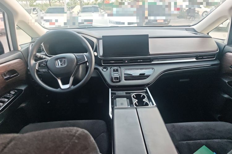 Used Honda Odyssey 2024 2.0L eHEV Sharp & Enjoy Edition Center Console