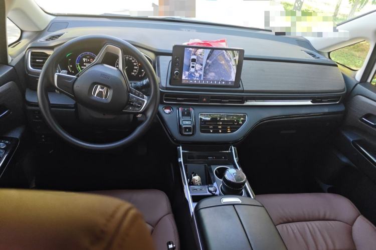Used Honda Odyssey 2024 2.0L eHEV Sharp & Enjoy Edition Center Console