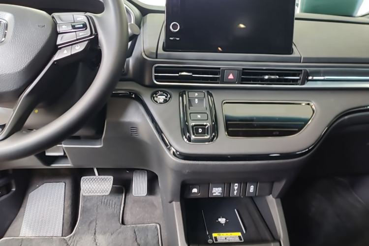 Used Honda Odyssey 2024 2.0L eHEV Sharp·Luxury Edition Center Console
