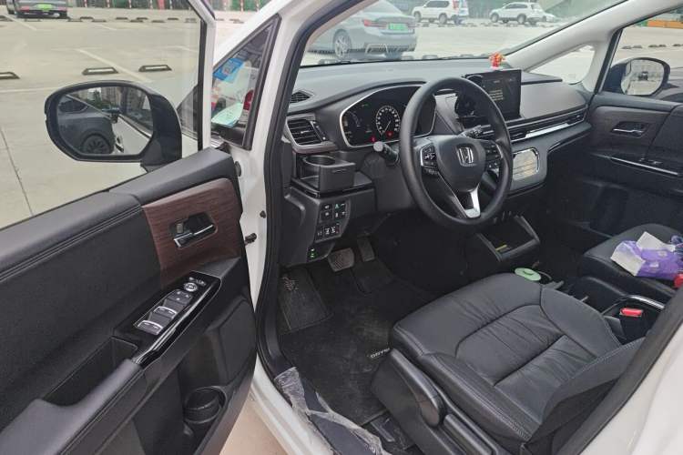 Used Honda Odyssey 2024 2.0L eHEV Sharp & Smart Edition Driver Seat