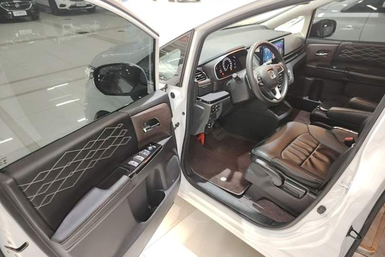 Used Honda Odyssey 2024 2.0L eHEV Sharp & Enjoy Edition Driver Seat