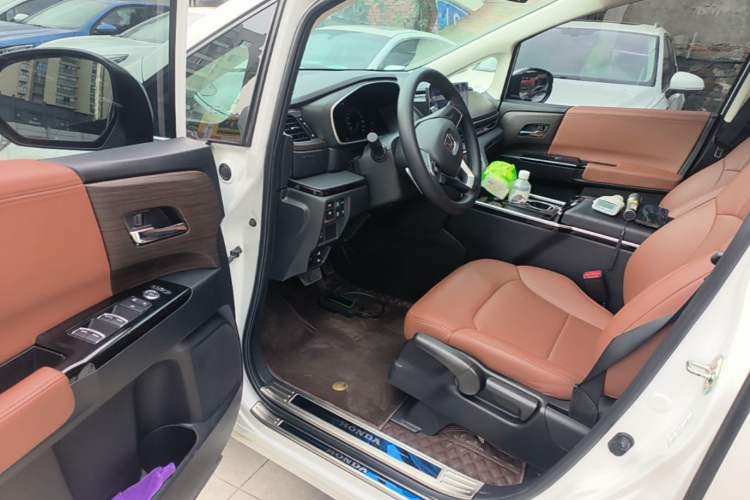 Used Honda Odyssey 2024 2.0L eHEV Sharp & Enjoy Edition Driver Seat