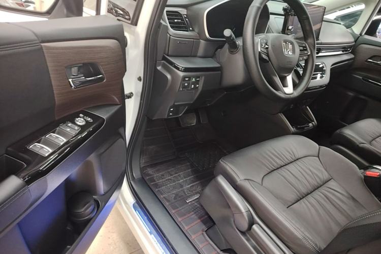 Used Honda Odyssey 2024 2.0L eHEV Sharp & Smart Edition Driver Seat