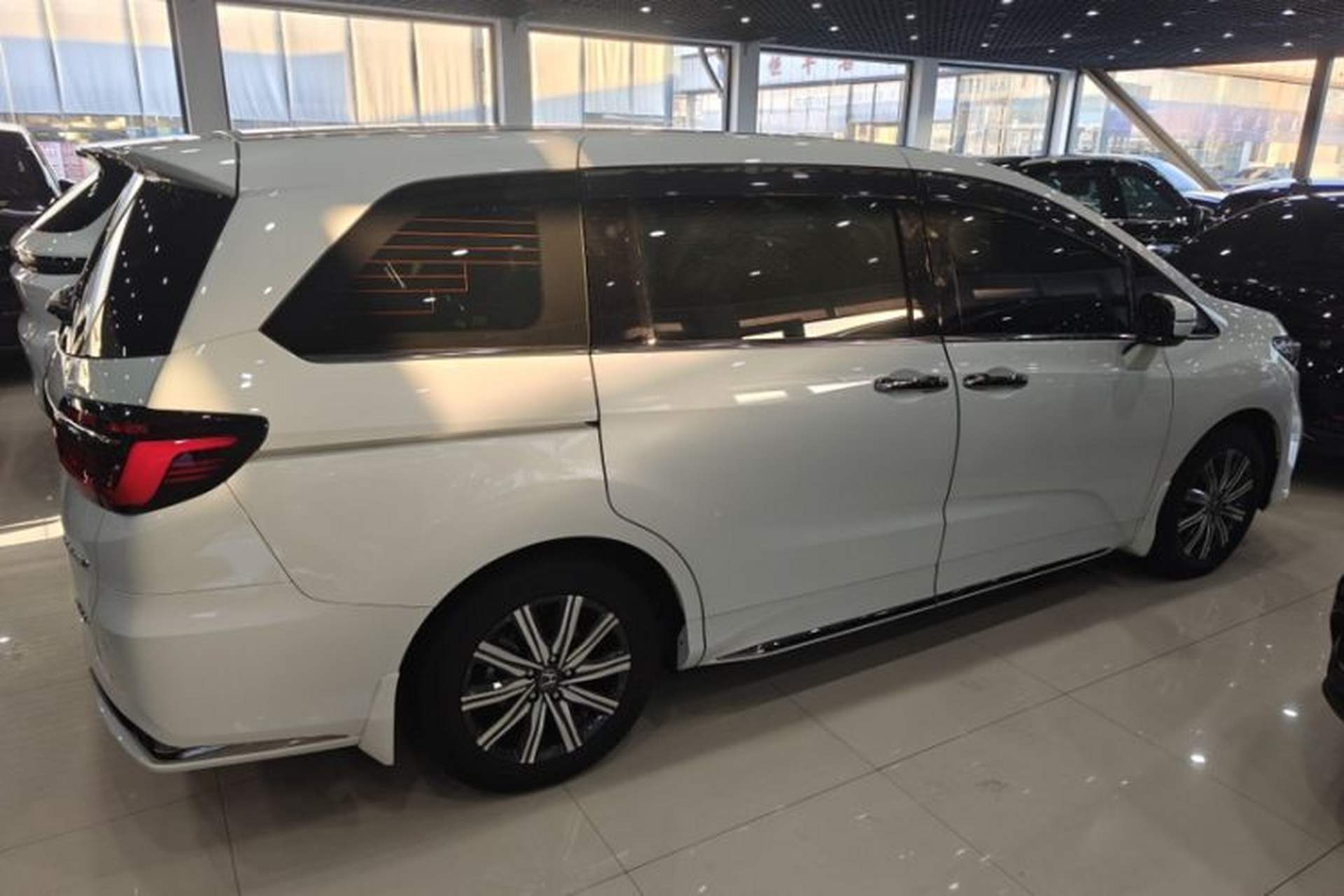 Used Honda Odyssey 2024 2.0L eHEV Sharp & Smart Edition Exterior 1