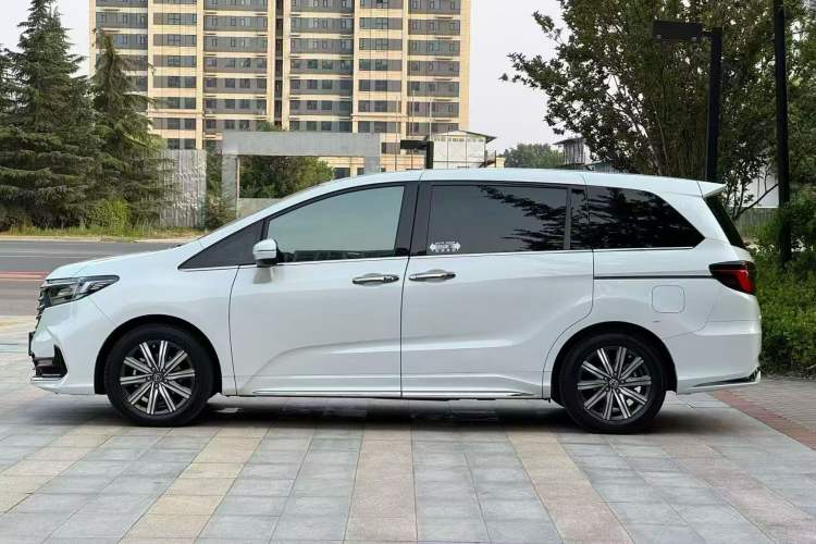 Used Honda Odyssey 2024 2.0L eHEV Sharp & Enjoy Edition Exterior 3